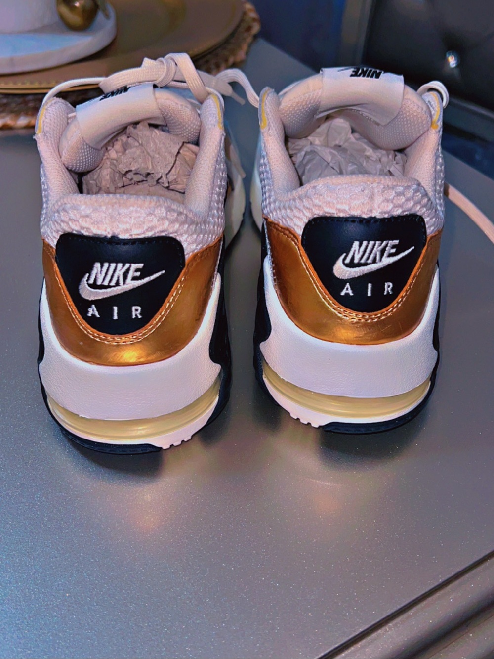 Nike Air Max Women’s White Gold Black Sneakers Size 7 - Picture 2 of 7